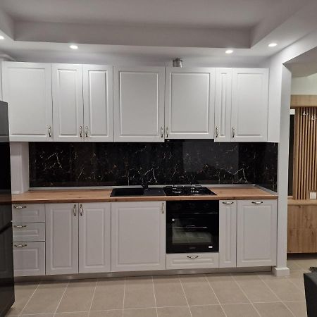 Golden Cosmopolis Apartment Cretuleasca Luaran gambar