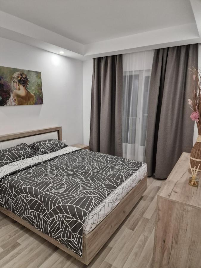 Golden Cosmopolis Apartment Cretuleasca Luaran gambar